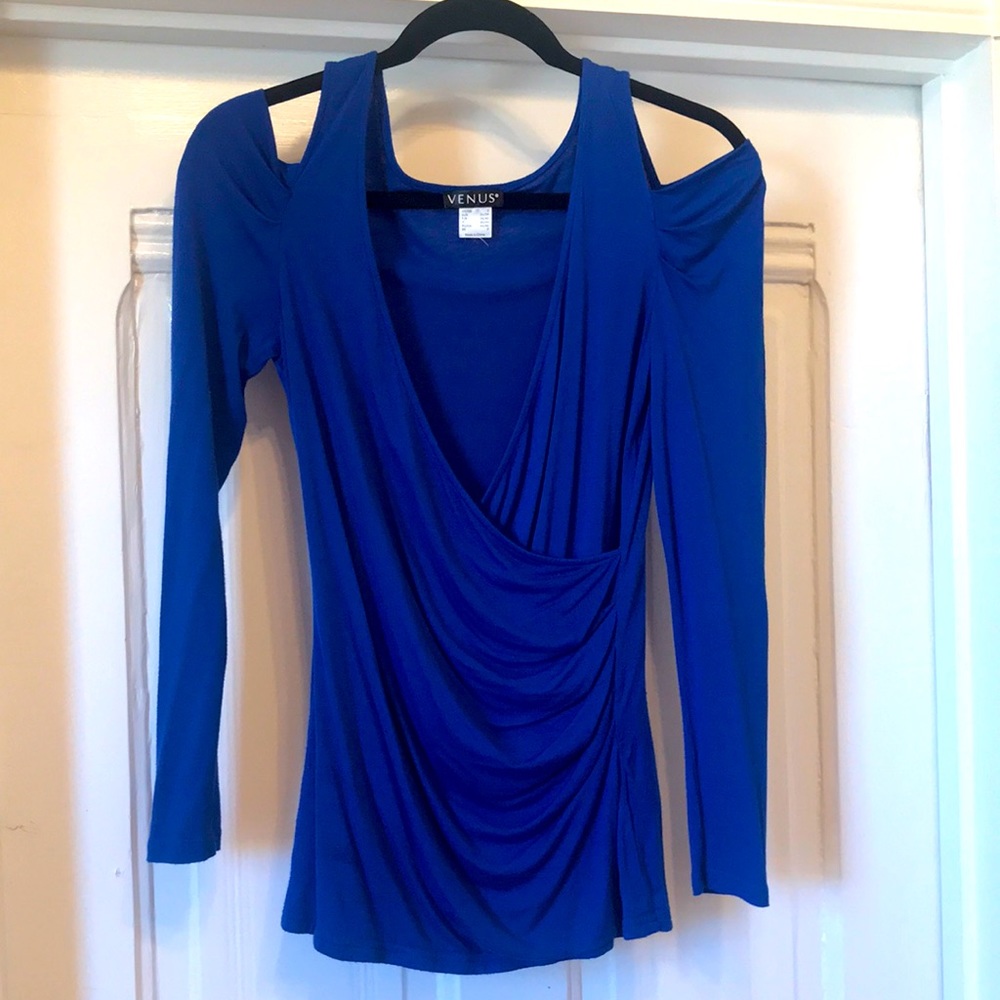 Venus cold-shoulder top